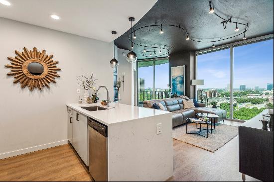 Stunningly Renovated 2/2 Corner Unit In A Vibrant Downtown High Rise!