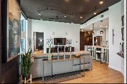 Stunningly Renovated 2/2 Corner Unit In A Vibrant Downtown High Rise!