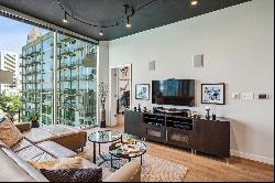 Stunningly Renovated 2/2 Corner Unit In A Vibrant Downtown High Rise!