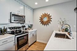 Stunningly Renovated 2/2 Corner Unit In A Vibrant Downtown High Rise!