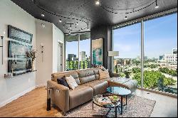 Stunningly Renovated 2/2 Corner Unit In A Vibrant Downtown High Rise!