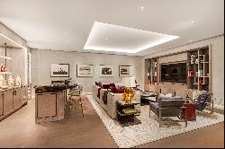 Elegant Four Seasons Apartment in the renowned Grosvenor Square.