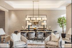 Elegant Four Seasons Apartment in the renowned Grosvenor Square.