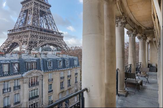 Luxury apartment with terrace and view over the Eiffel tower