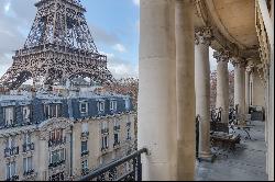 Luxury apartment with terrace and view over the Eiffel tower