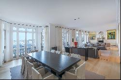 Luxury apartment with terrace and view over the Eiffel tower