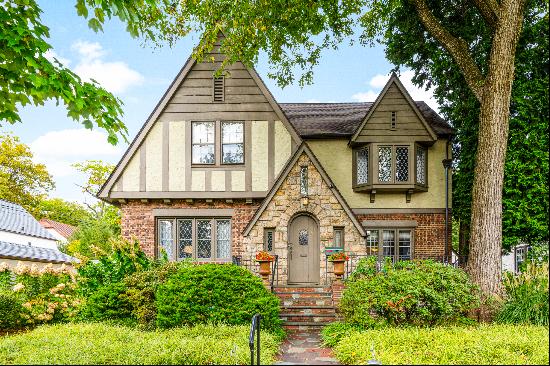 Lovely Fleetwood Tudor