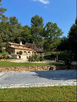 EXCLUSIVE - Charming, stone-built Villa