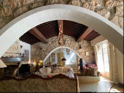 EXCLUSIVE - Charming, stone-built Villa