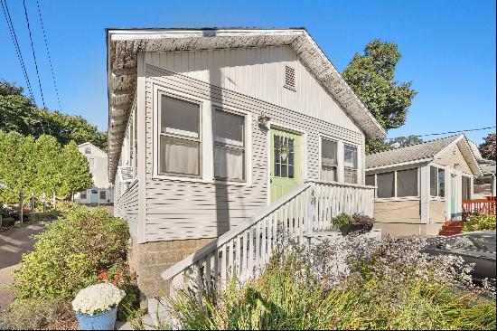 Charming Seabreeze Cottage: Your Ideal Beach Getaway!