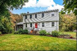 11 Spruce Rd, Medway MA 02053