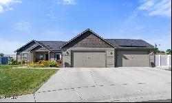 105 Hamilton Dr, Zillah WA 98953