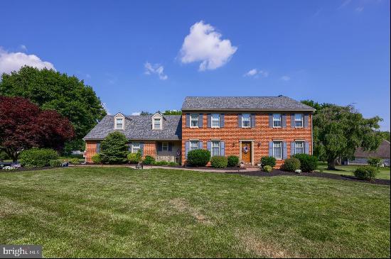 8 Waterfront Estates Drive, Lancaster PA 17602