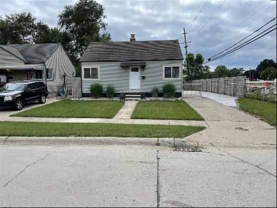 1021 W FARNUM Avenue, Madison Heights MI 48071