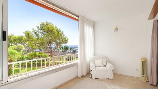 Apartment in a complex front line to the sea for sale in Puerto , Calvia 07184