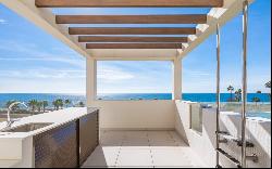 Frontline beach luxury penthouse with panoramic open sea views i, Estepona 29680