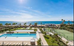 Frontline beach luxury penthouse with panoramic open sea views i, Estepona 29680