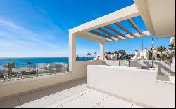 Frontline beach luxury penthouse with panoramic open sea views i, Estepona 29680