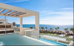 Frontline beach luxury penthouse with panoramic open sea views i, Estepona 29680