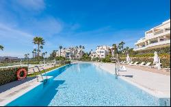 Frontline beach luxury penthouse with panoramic open sea views i, Estepona 29680