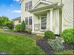 8 Red Leaf Lane, Lancaster PA 17602