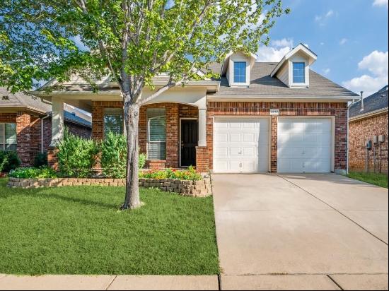 2717 Triangle Leaf Drive, Fort Worth TX 76244