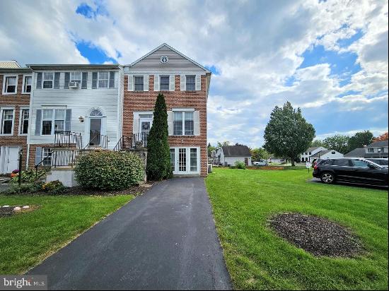 28 Brookfield Road, Lititz PA 17543