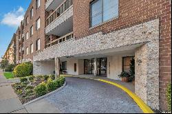 376 Central Avenue #3L, Lawrence NY 11559