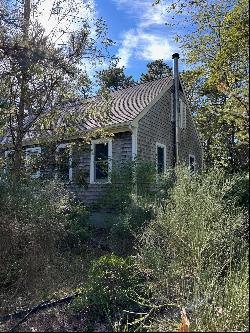 16 Warren Street, Wellfleet MA 02667