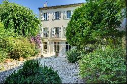 Avignon, Superb Private Mansion with garden and garage.