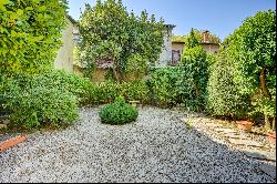 Avignon, Superb Private Mansion with garden and garage.