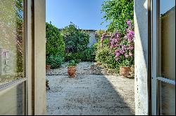 Avignon, Superb Private Mansion with garden and garage.