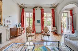 Avignon, Superb Private Mansion with garden and garage.