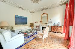 Avignon, Superb Private Mansion with garden and garage.