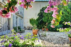 Avignon, Superb Private Mansion with garden and garage.