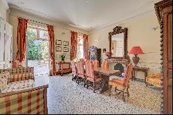 Avignon, Superb Private Mansion with garden and garage.