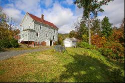 Gem of the Valley Restored Colonial near the Berkshires and 5 Colleges area of N