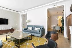 Brand-new luxury in the exclusive Plaza de la Villa de Paris