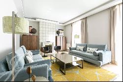 Brand-new luxury in the exclusive Plaza de la Villa de Paris