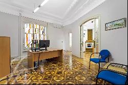 Stylish office in Almagro