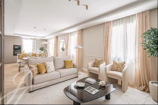 Sophistication & comfort in prestigious Calle Castello