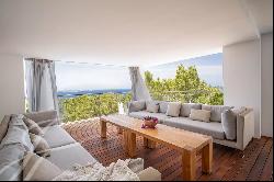 Modern villa with panoramic sea views and tourist license