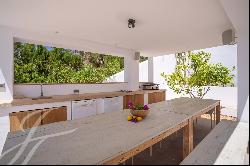 Modern villa with panoramic sea views and tourist license