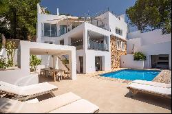 Modern villa with panoramic sea views and tourist license