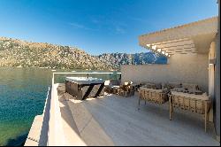 Luxury 3bdr Waterfront Villa