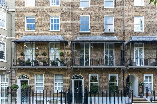 Triplex apartment on one of London’s finest squares