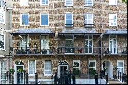 Triplex apartment on one of London’s finest squares