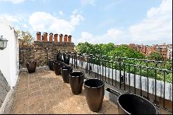 Triplex apartment on one of London’s finest squares