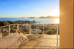 Two-story penthouse with sea view in Lerici