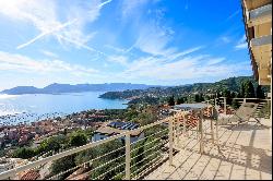 Two-story penthouse with sea view in Lerici